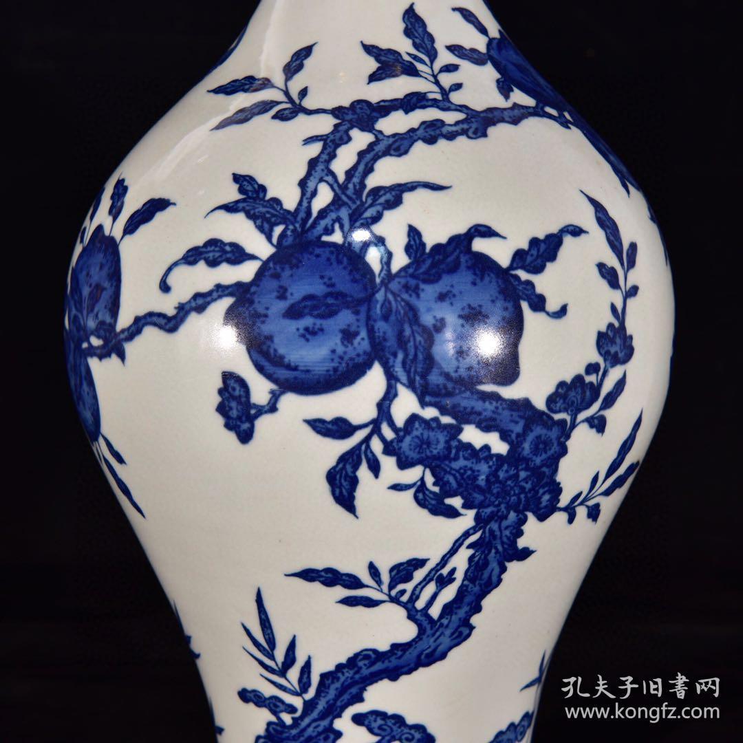 清乾隆青花瓷福寿橄榄瓶