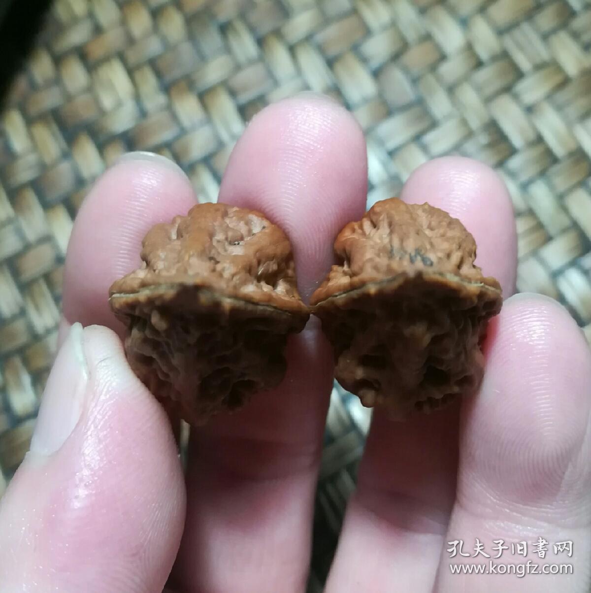 手捻楸子东北秋子山核桃野生文玩核桃