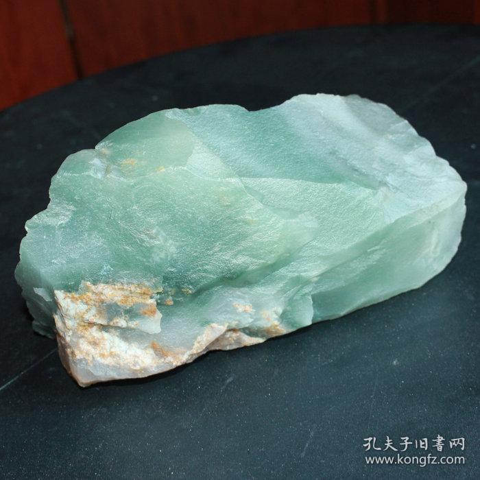 纯天然顶级玉石原石,极为稀有罕见的"高冰绿玉"温润细腻,质地优良