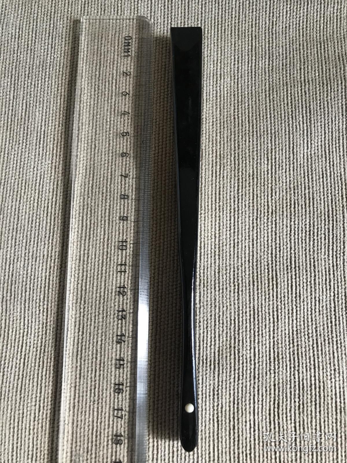 日本舞扇 正面为金背面为银色 纸质扇面 竹制扇骨 漆骨 尺寸:18cm