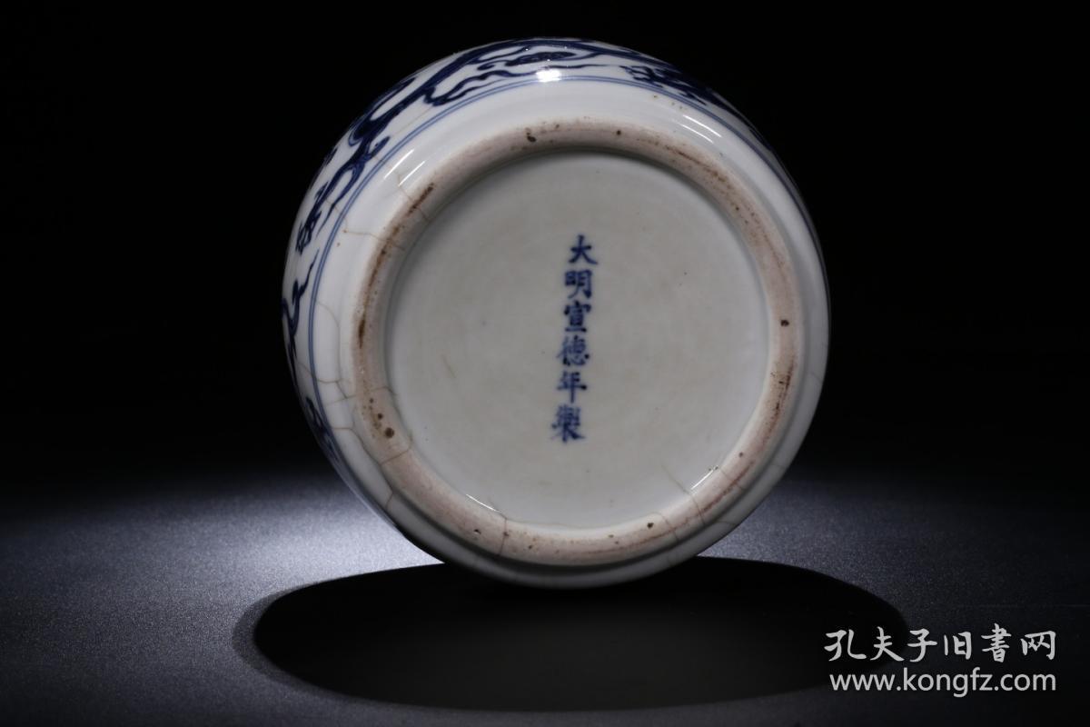 明代:"大明宣德年制"款青花龙纹蛐蛐罐