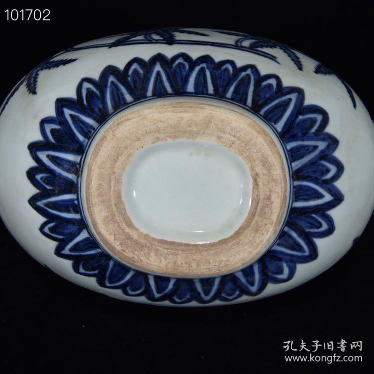 明宣德青花秋葵纹抱月瓶
