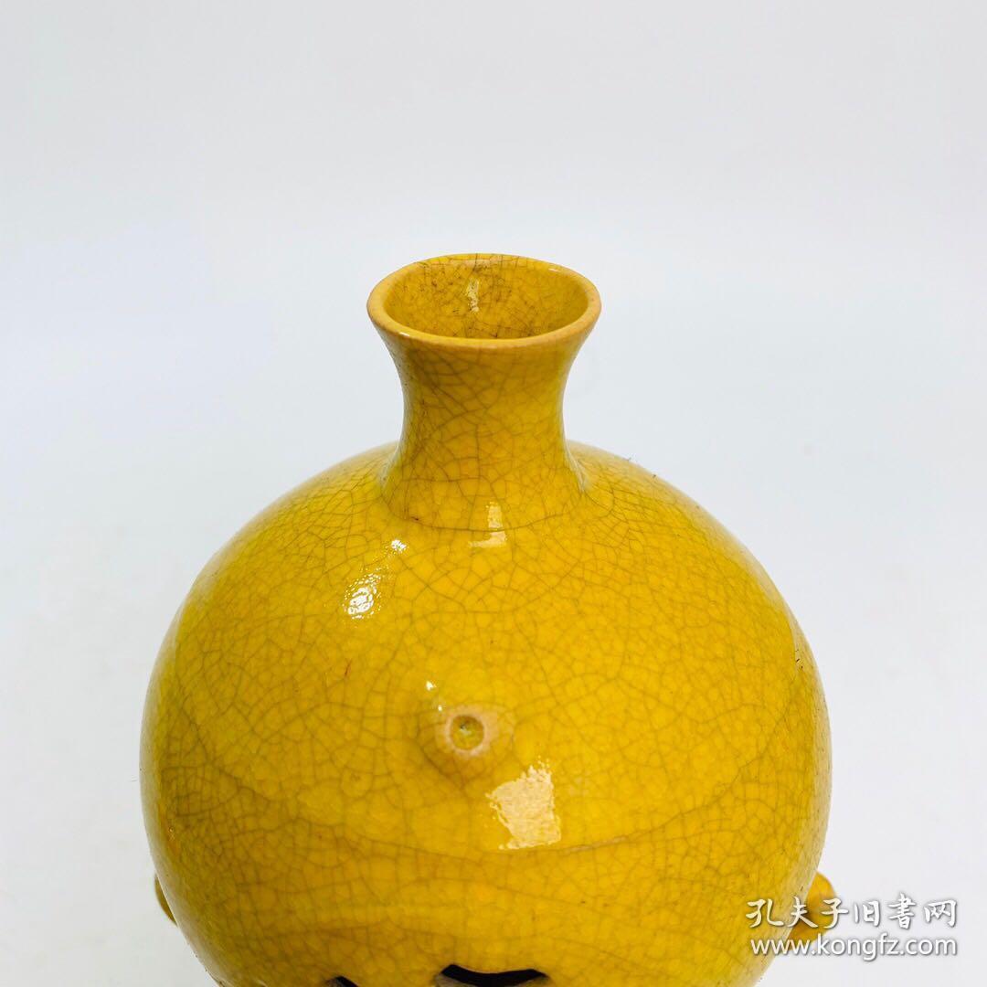 大周柴窑鱼瓶,高21.5厘米,直径11厘米