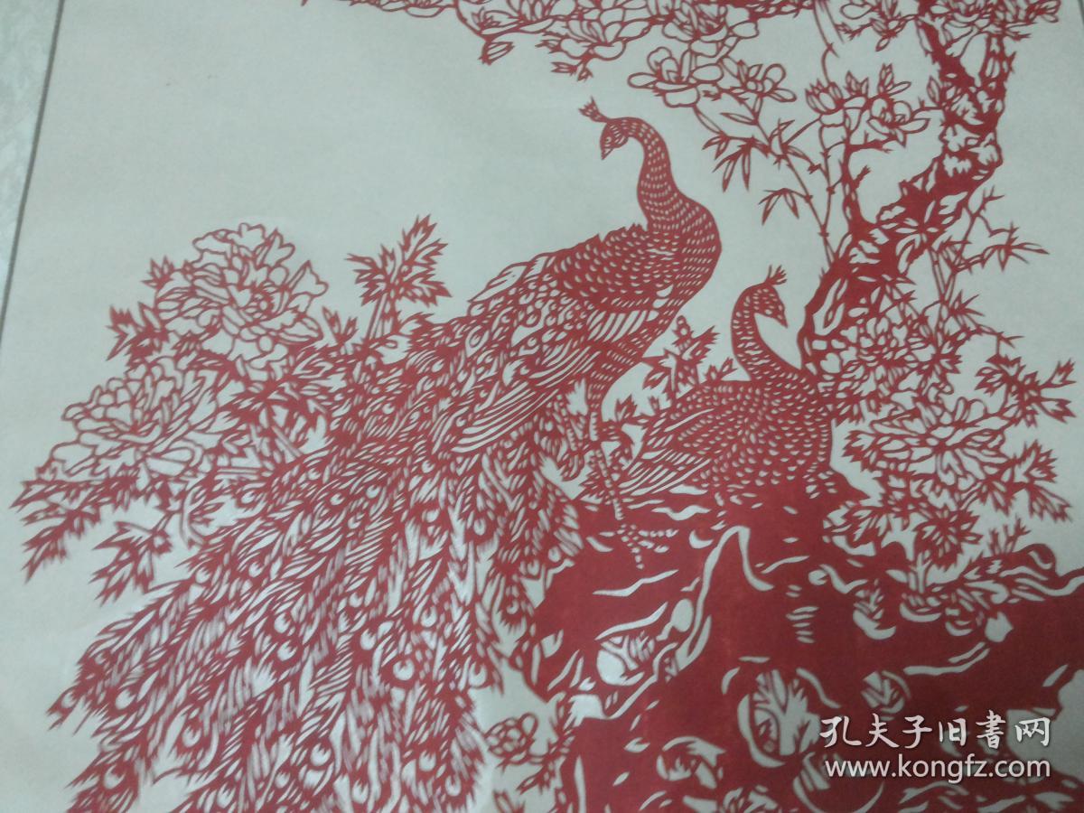 项目代表性传承人【郝桂芬老师精品剪纸作品《孔雀盛舞》已绫缎装裱