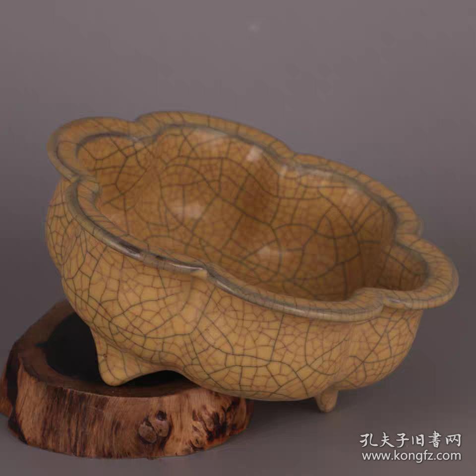 哥窑金丝铁线三足花口洗