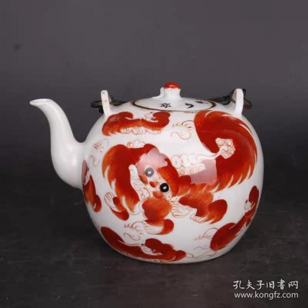 矾红太师少保狮子图茶壶
