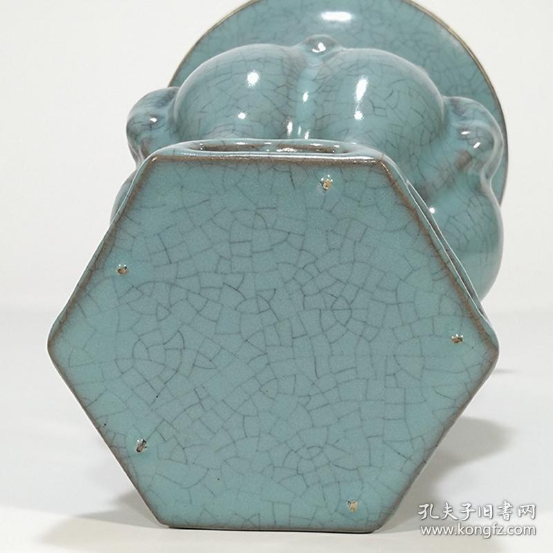 宋汝窑天蓝釉蟹爪纹三羊尊镶银扣