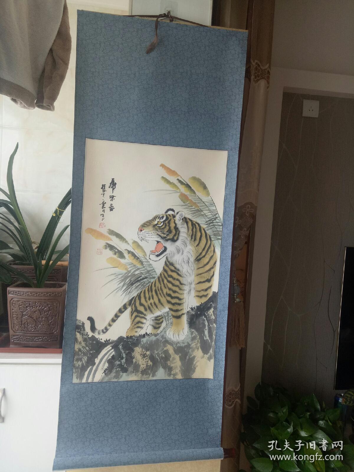 1992年毕业于中国书画函授大学国画系,著名画家梁树年先生的入室弟子
