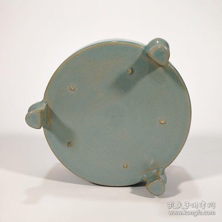 宋汝窑翠青釉三足奁炉(镶铜口) 13*17.5厘米