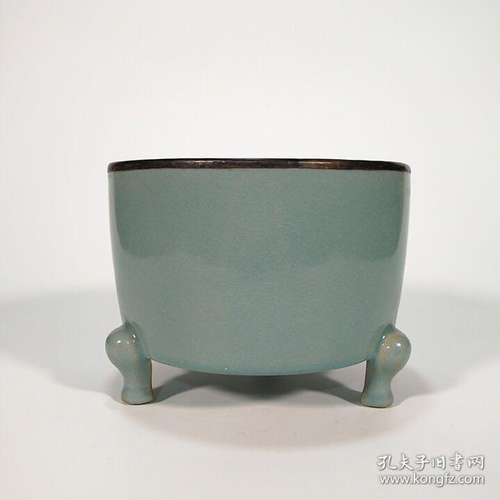 宋汝窑翠青釉三足奁炉(镶铜口) 13*17.5厘米