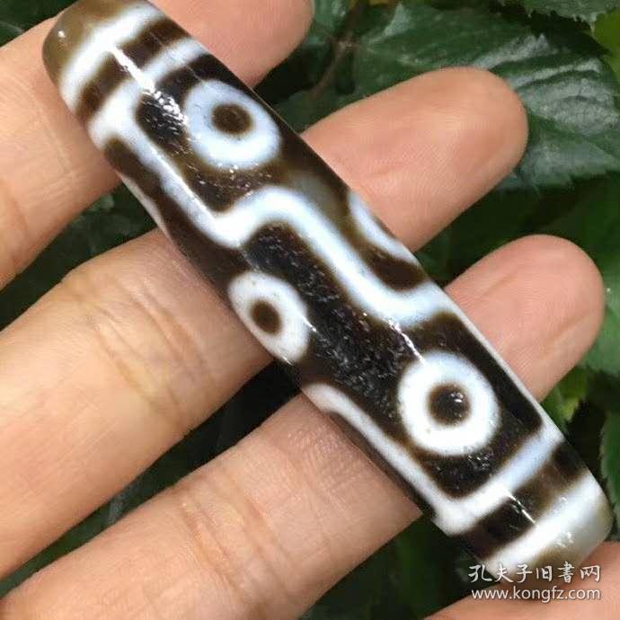 藏区回流老料高油包浆【九眼天珠】尺寸约65*15.5mm,重量约25g