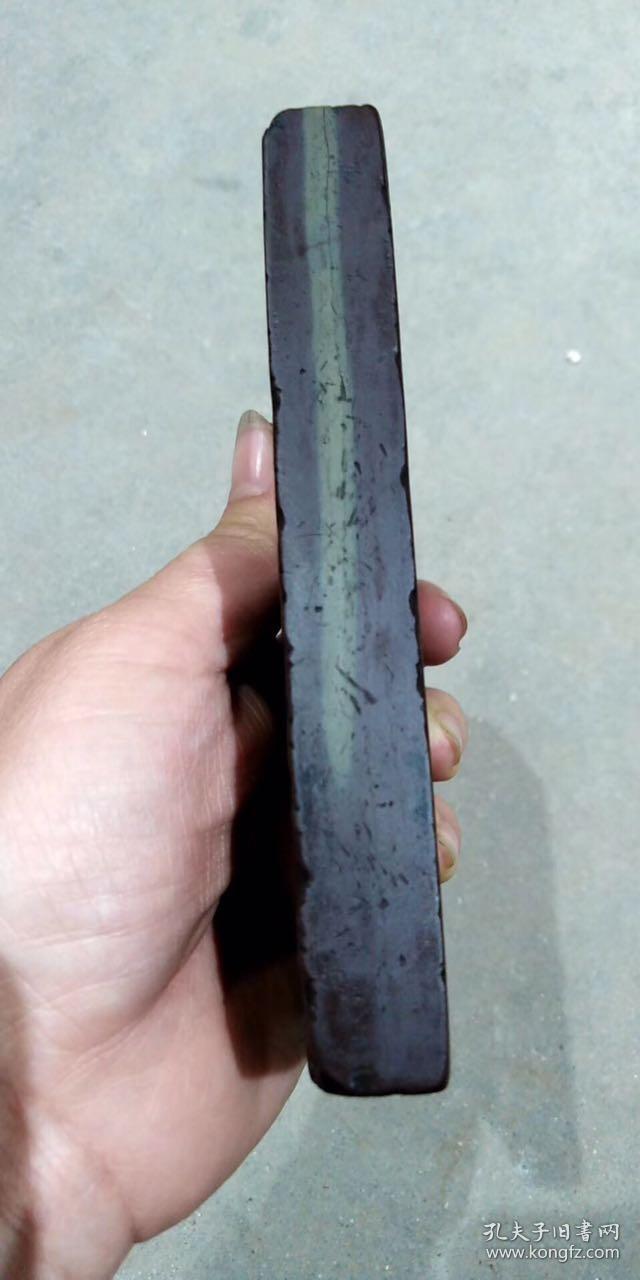 清代,砚台一块,色紫,石质细腻,使用自然磕碰,长13厘米,宽8.5厘米