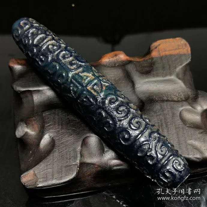 藏区千年老玛瑙蓝回纹天珠尺寸:98*19mm 重量:52.5g