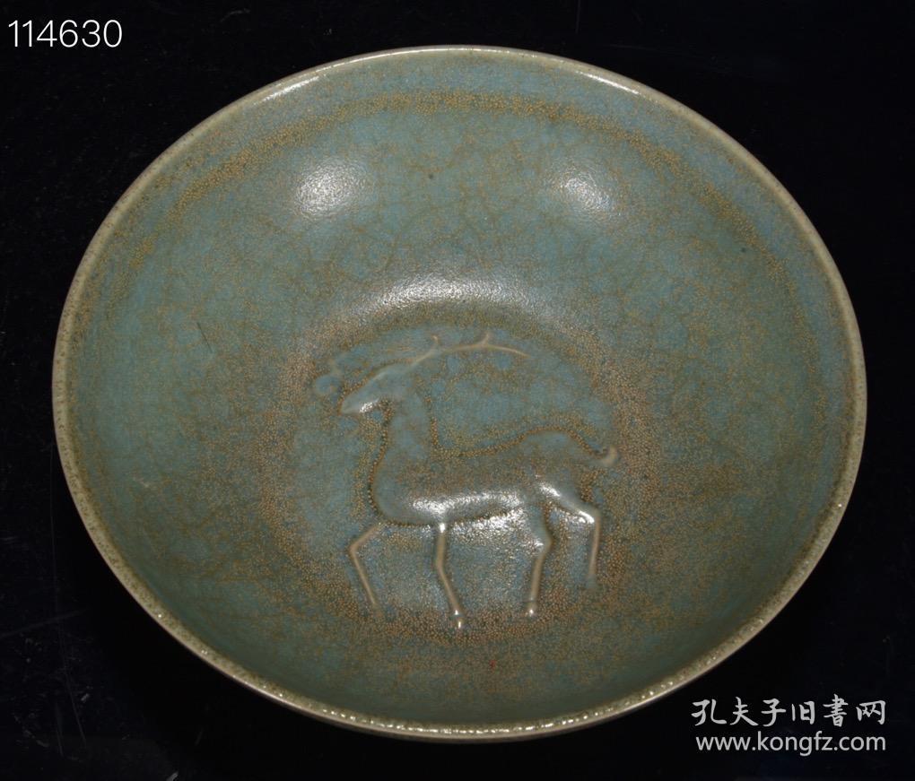 宋汝窑雕刻鹿纹碗