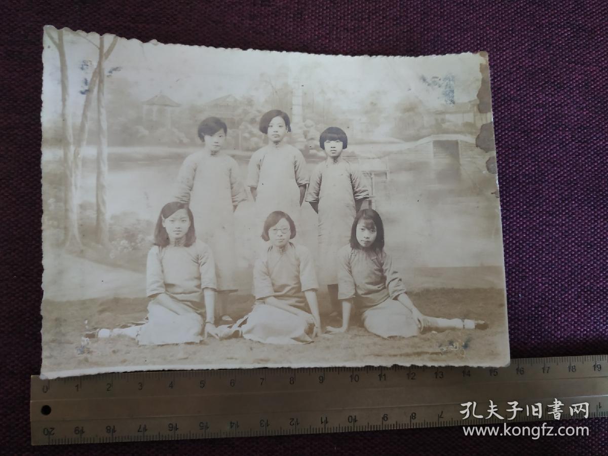 【约民国时期 青年女学生六人合影老照片一张】(民国时期珍贵影像资料