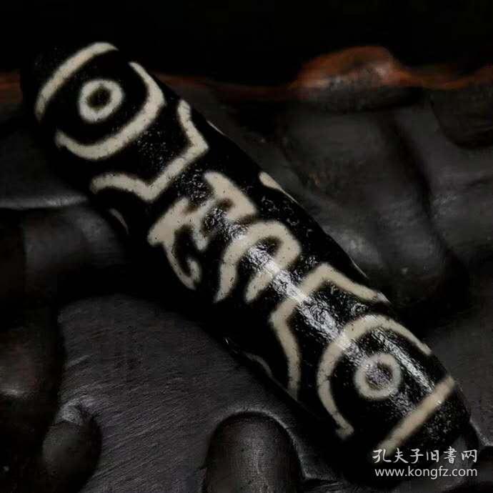藏传古珠老料高油包浆藏文八眼天珠尺寸:58*15mm 重量:21.1g
