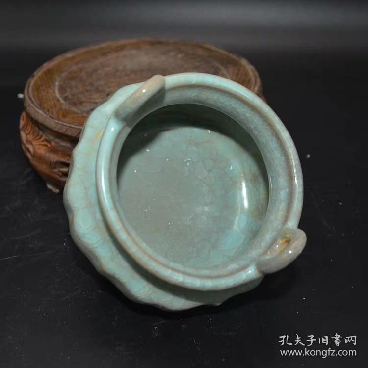 汝窑冰片釉双耳三足香炉