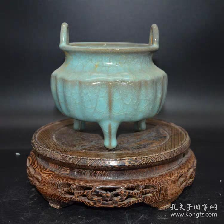 汝窑冰片釉双耳三足香炉