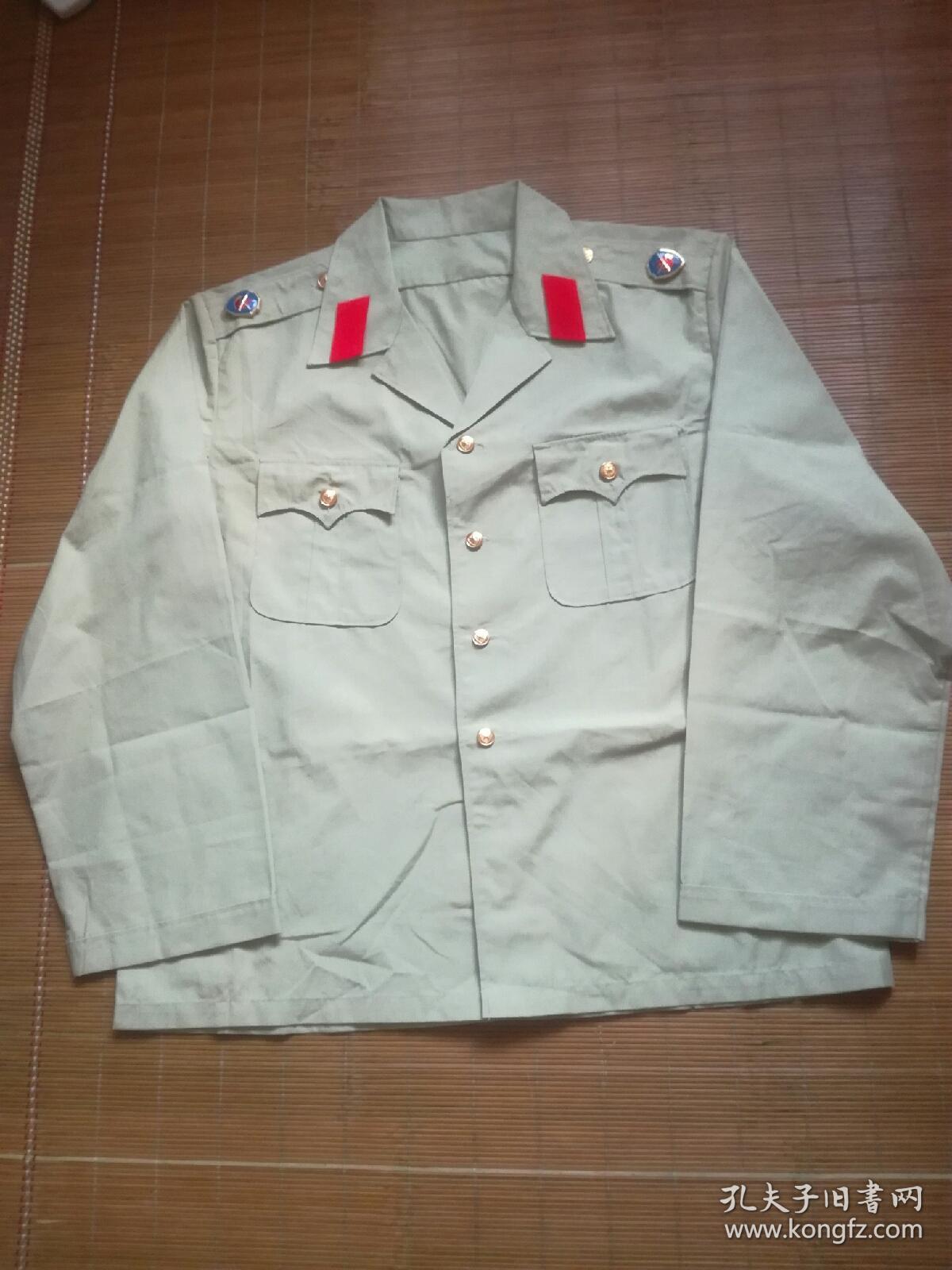80年代初83年款老武警"的确良"料"山"字兜盖淡橄榄绿夏季长袖衬衫一件