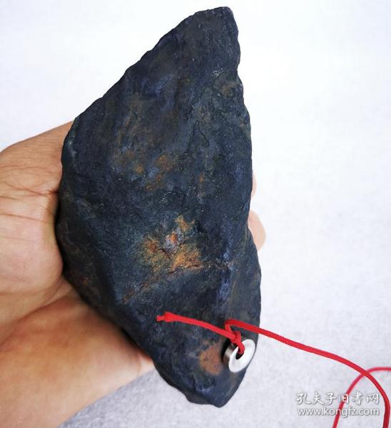 黑金刚陨石,有火烧痕迹,十分难得好看,极为罕见可遇不可求,有磁性