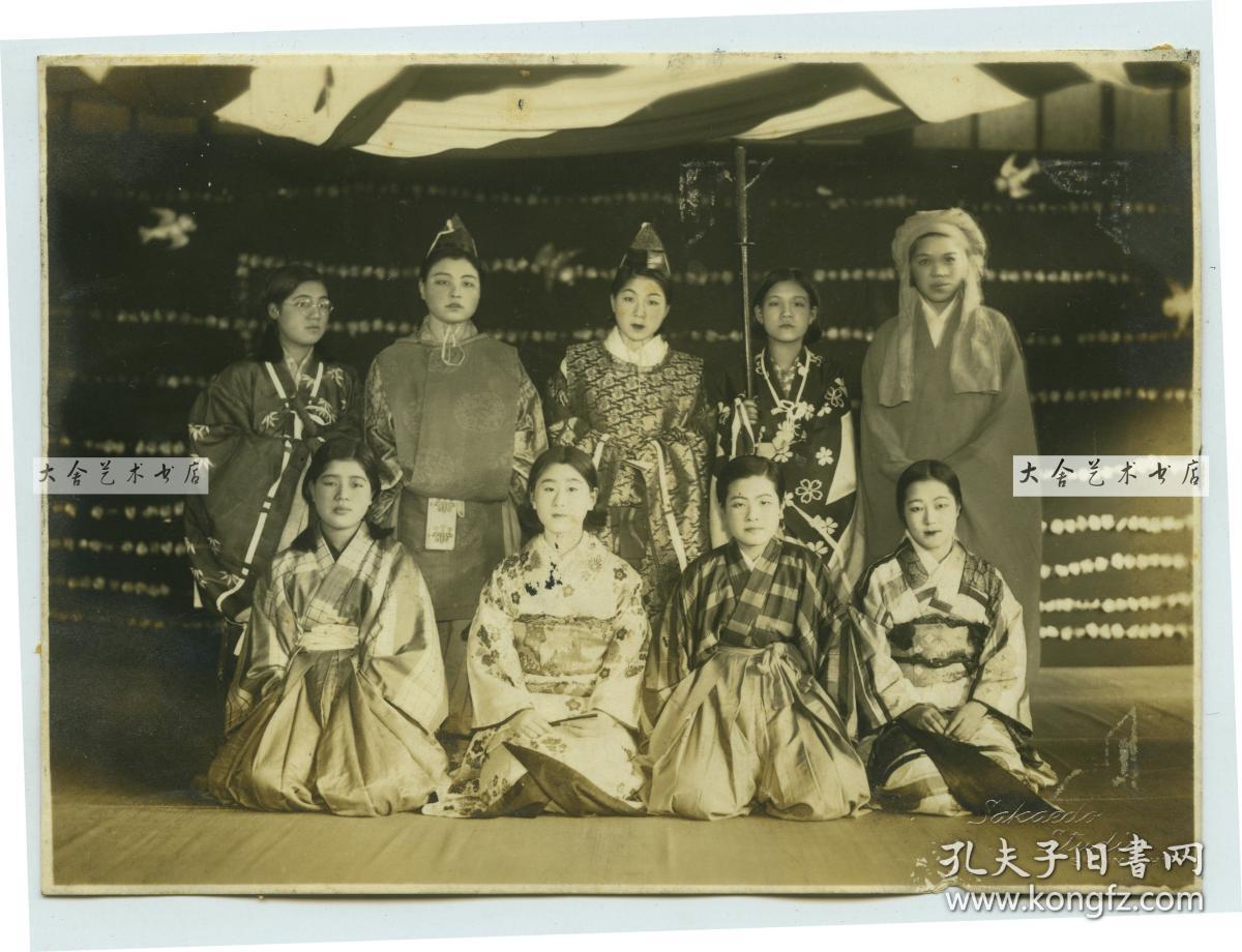 民国时期九名身穿和服与传统服饰的日本年轻女子肖像老照片,14.7x10.
