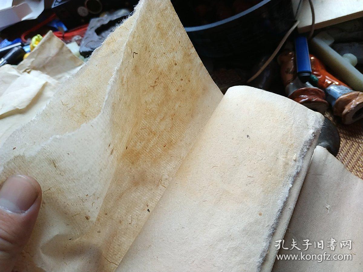 明末至晚清各时期白棉纸一堆,约100页,长约30厘米,纤维纹理光下历历在
