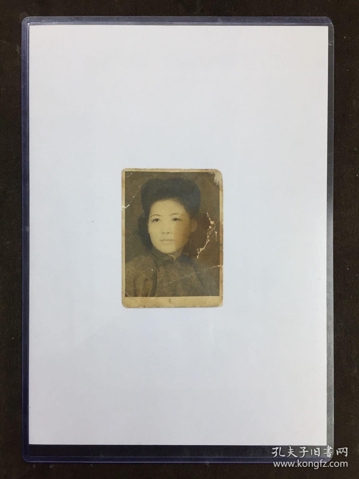 芙蓉如面柳如眉:民国佳人老照片精品一帧:照中佳人柳眉弯弯,侧目含情