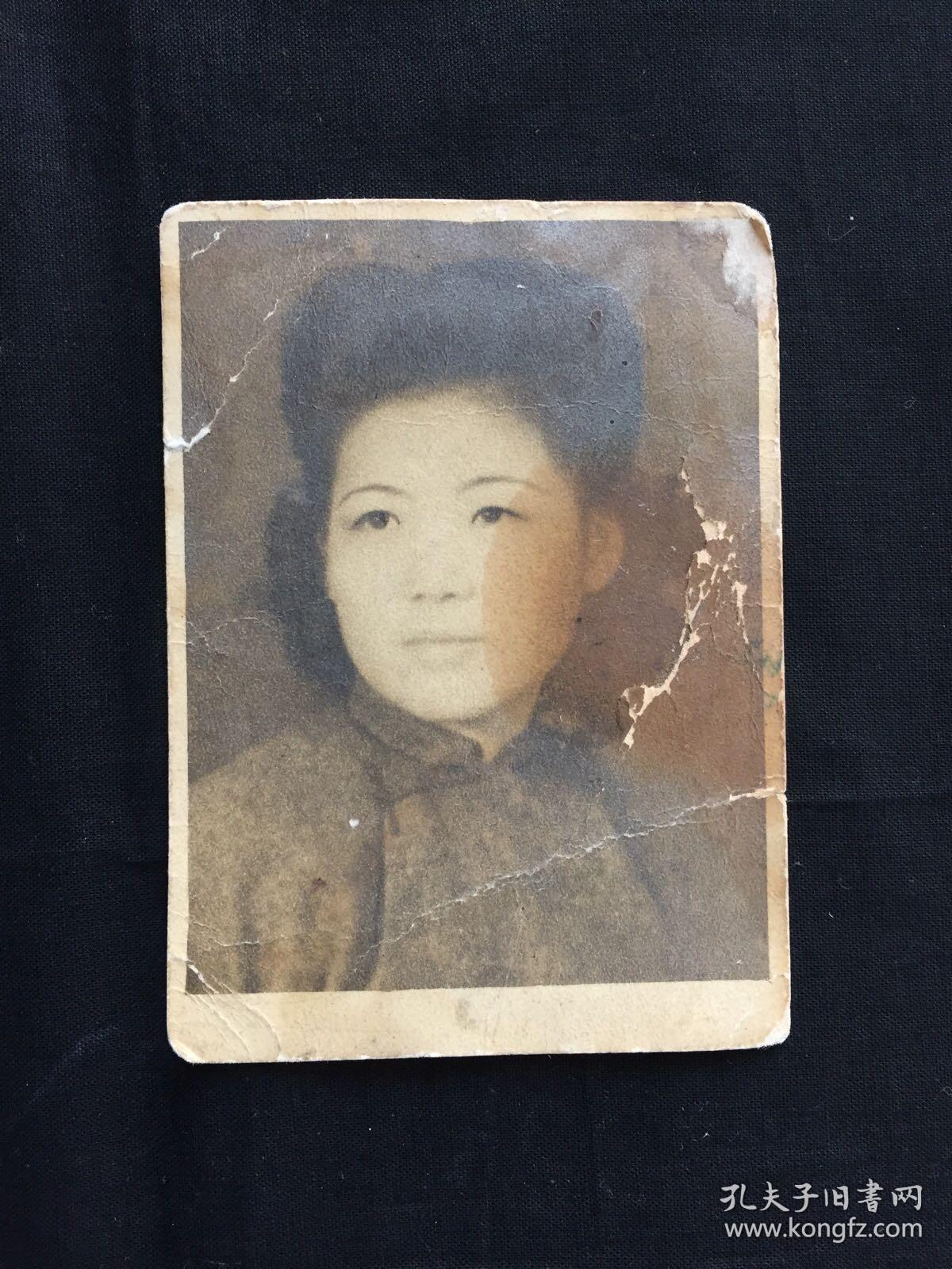 芙蓉如面柳如眉:民国佳人老照片精品一帧:照中佳人柳眉弯弯,侧目含情