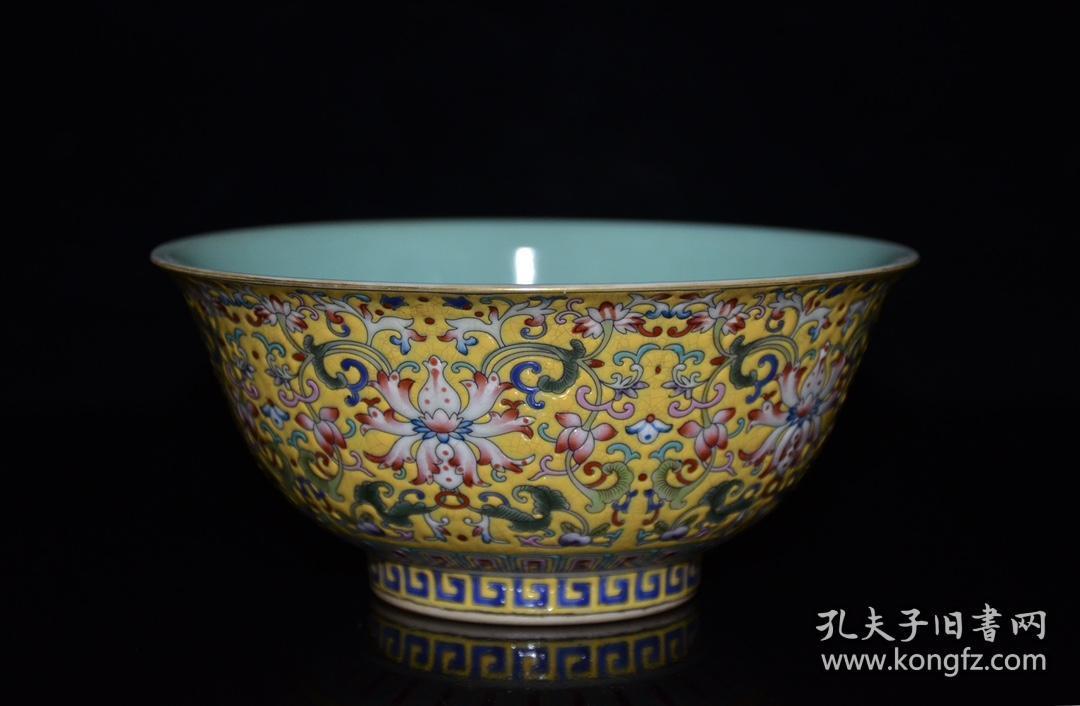 清乾隆珐琅彩缠枝花卉如意碗一对