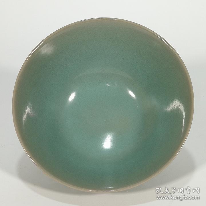 宋代龙泉窑粉青釉蕉叶纹斗笠碗7x145厘米