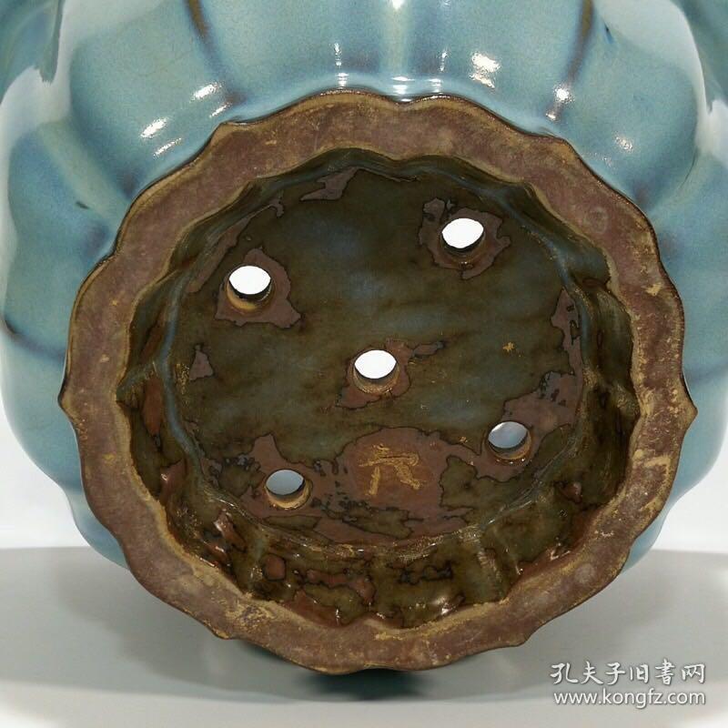 宋钧窑天蓝釉菱口花盆
