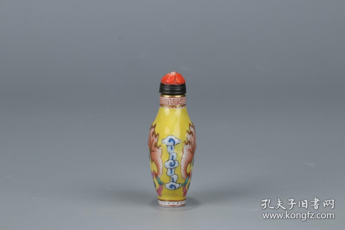 乾隆年制 款 花纹鼻烟壶