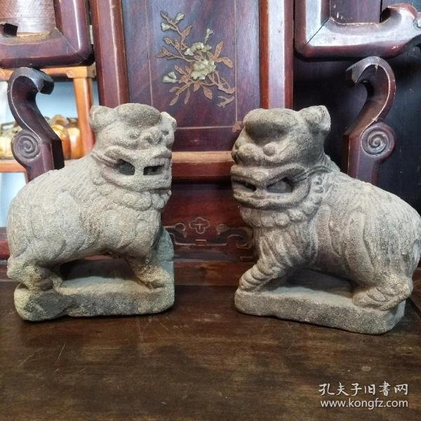 明代石雕狮子摆件一对