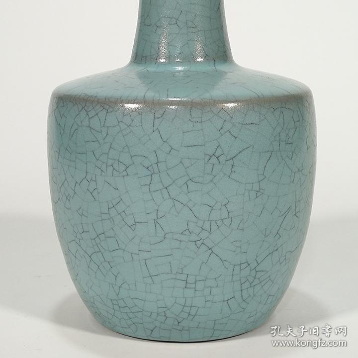 宋代汝窑天蓝釉蟹爪纹纸槌瓶(镶银扣奉华款)
