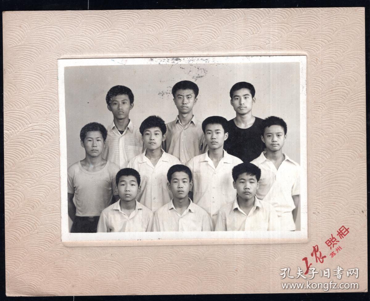 6.70年代学生老照片1张(尺寸约8*10.7厘米)1019