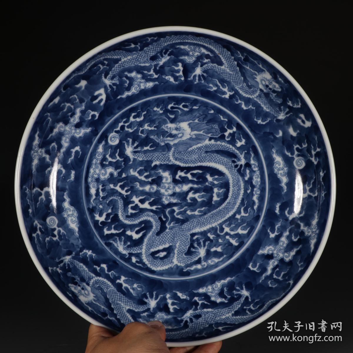 大清康熙年制款青花龙纹盘