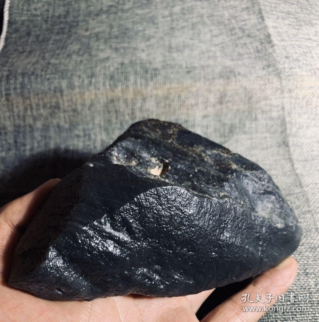 3897 精品级 和田玉 鱼籽皮 墨玉 戈壁料 原石 660克