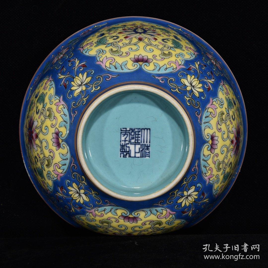 清雍正粉彩花卉纹碗