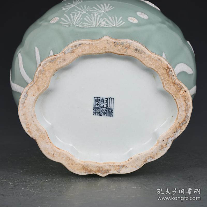 清乾隆豆青釉堆雕鱼藻纹海棠瓶 古玩古董古瓷器花瓶