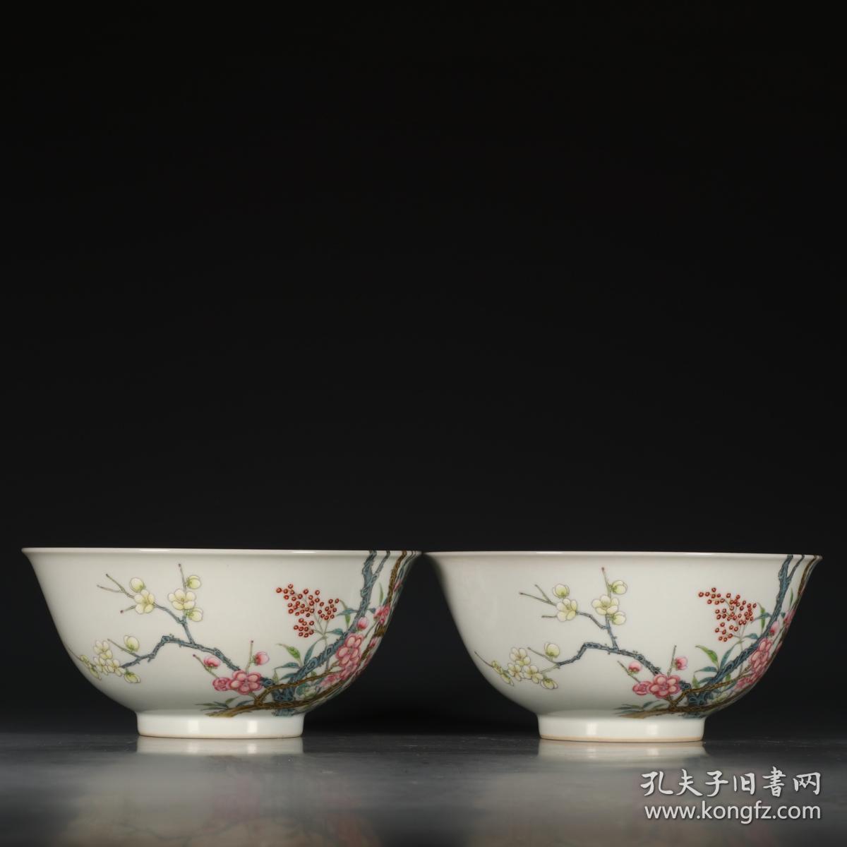 大清雍正年制款 粉彩过墙梅花碗.