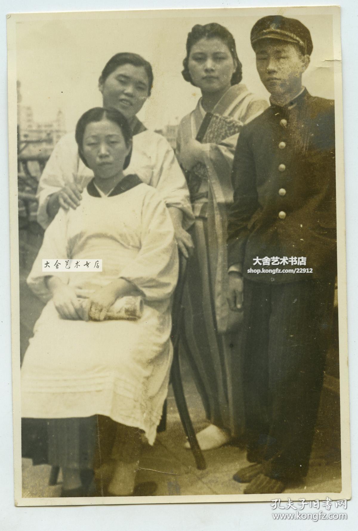 民国时期日本女人学生合影老照片.
