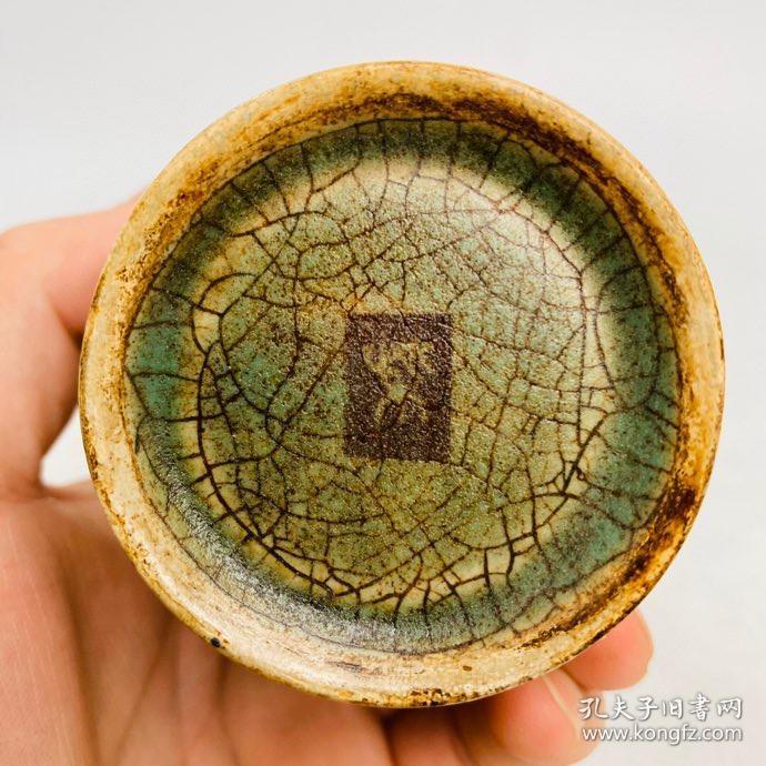 大周柴窑花口瓶,高18.5厘米,直径7.5厘米