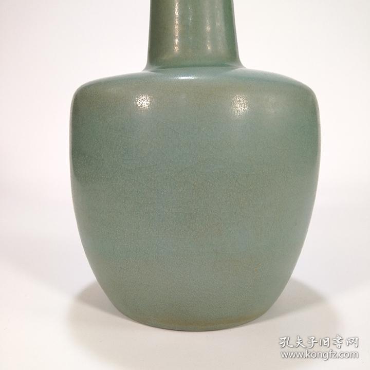 宋代汝窑天青釉纸槌瓶(奉华款) 高23厘米 宽13厘米