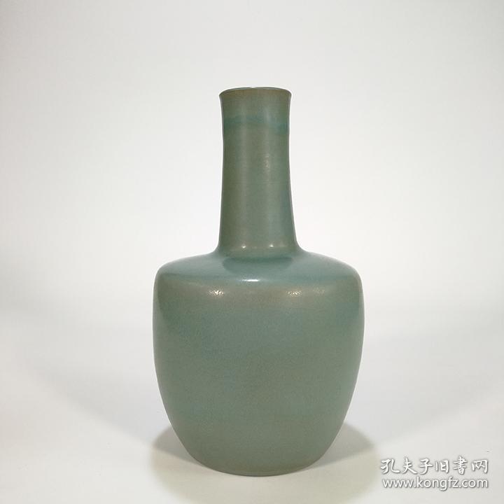 宋代汝窑天青釉纸槌瓶(奉华款) 高23厘米 宽13厘米