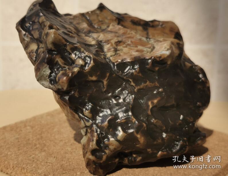 【原石】来自内蒙古戈壁的 沙漠漆原石 摆件(90*85*60mm)422.8g