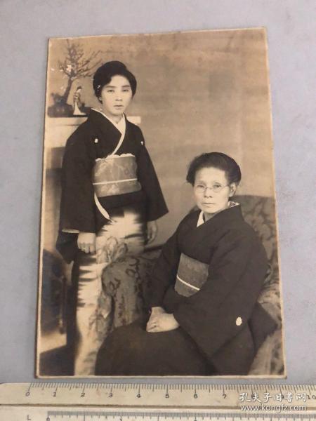 1933年2个和服妇人合影老照片