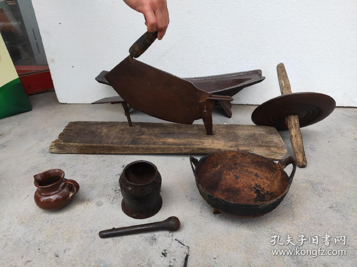 清代老中医用的工具五件套有药碾子捣药罐铡药刀药锅子程药杯样式精美
