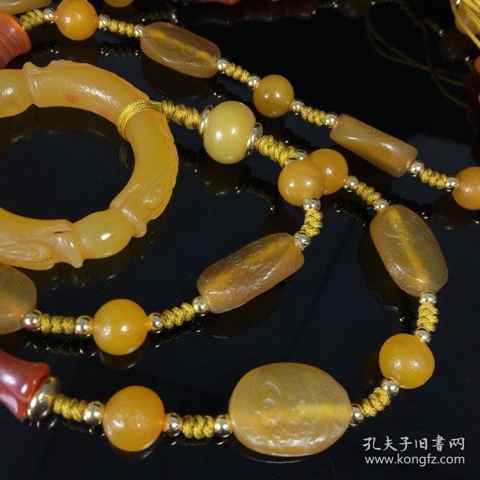 老玩家收藏多年鸡油黄老玛瑙珠龙环项链