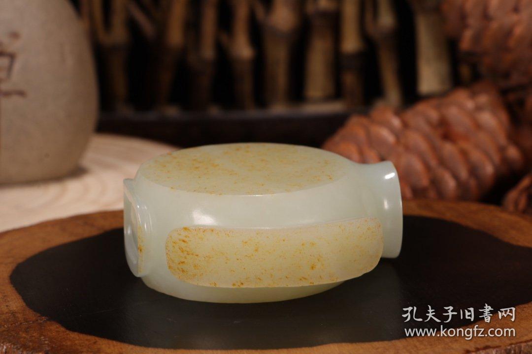 清代和田玉鼻烟壶