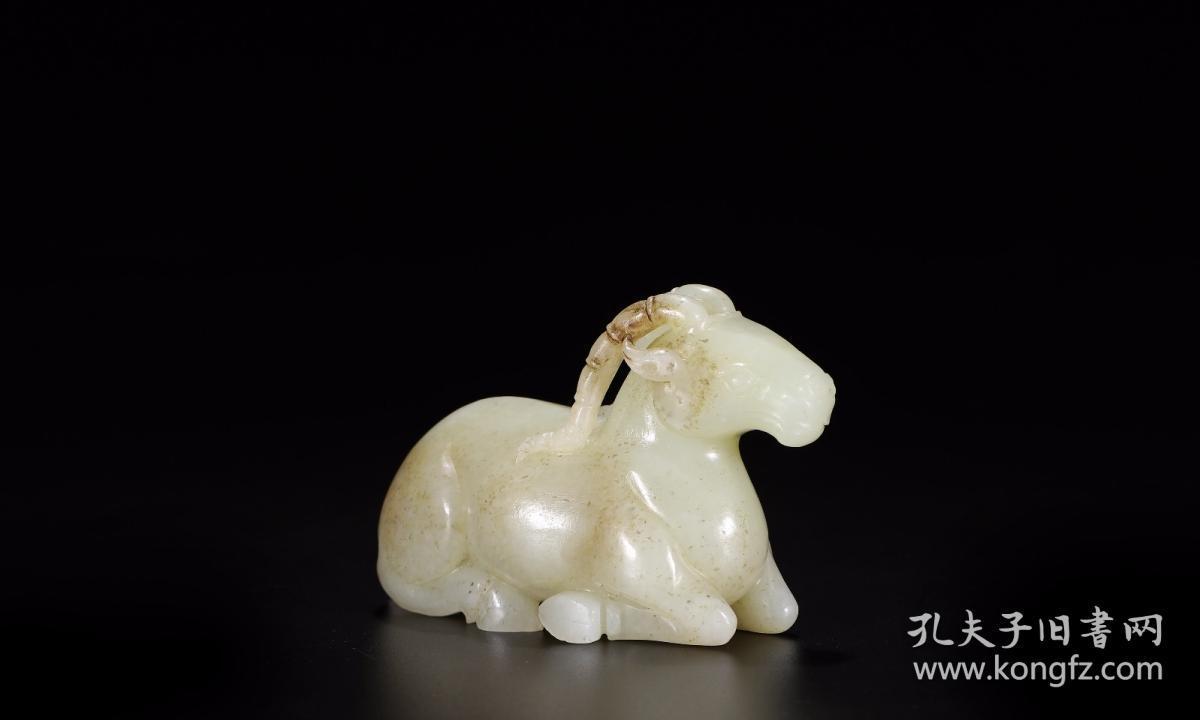清代:和田白玉带糖卧羊摆件